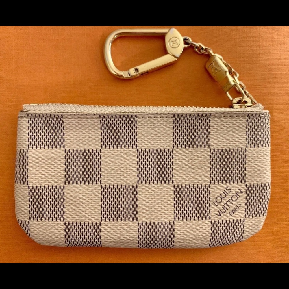 Louis Vuitton White Azur keychain pouch
Authentic - Picture 4 of 14
